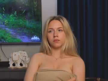girl Strip Sex Cam On Chaturbate with honneybunneey