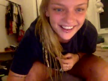 girl Strip Sex Cam On Chaturbate with queen_bee_22