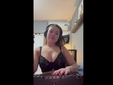 girl Strip Sex Cam On Chaturbate with eemilyyyy19